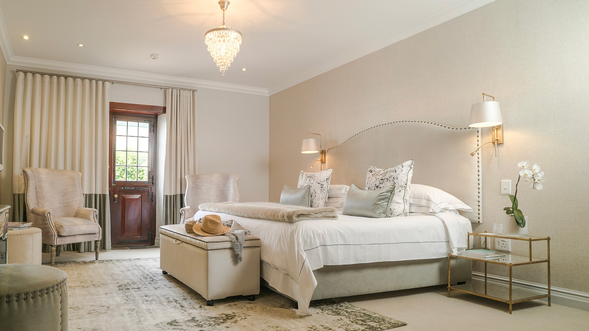 Steenberg-Family-Room---Main-Bedroom_Room08